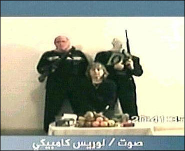 Fotogramma video liberazione Giuliana Sgrena