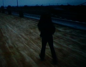 Il viaggio si intraprende a piedi e verso un orizzonte deserto - 'La fé del volcan', Ana Poliak, 2001