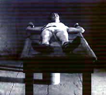 Particolare dell'inquadratura di Ettore morente, in Mamma Roma Particolare dell'inquadratura di Ettore morente, in Mamma Roma